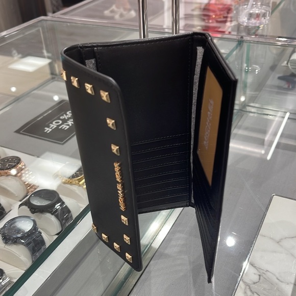 MICHAEL KORS JET SET TRAVEL LADY LARGE TRIFOLD  NON-LEATHER VEGAN WALLET 
BLACK - Picture 3 of 16